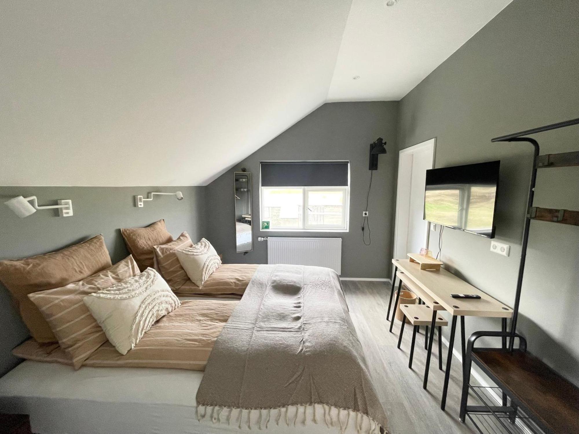 Lindarholl Guesthouse Stori-Bakki エクステリア 写真