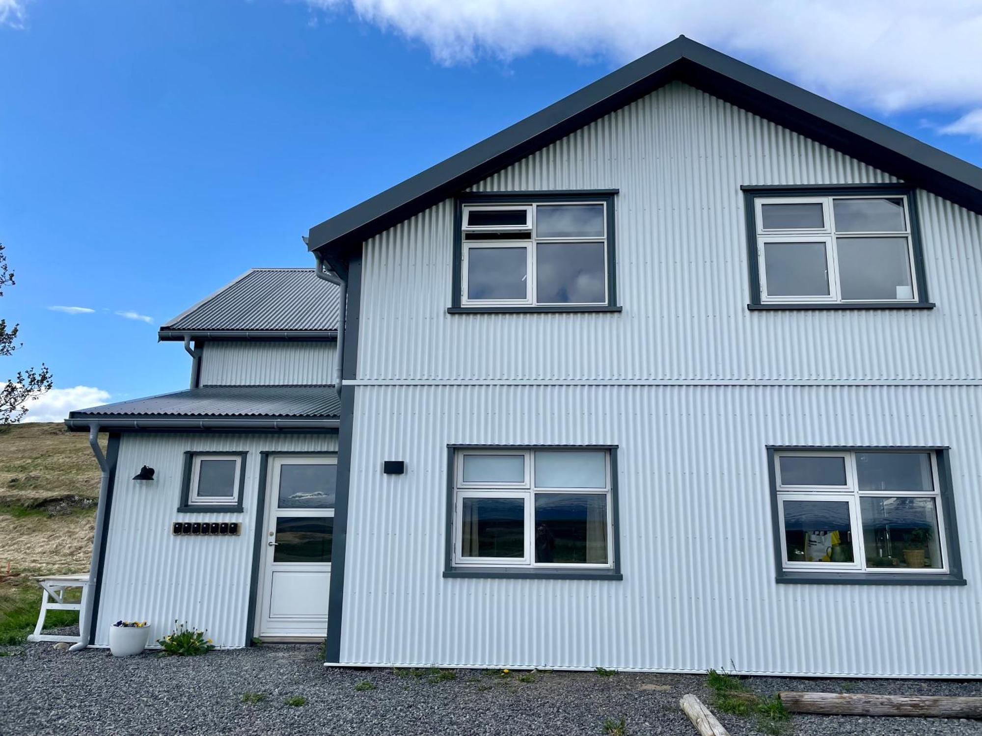 Lindarholl Guesthouse Stori-Bakki エクステリア 写真