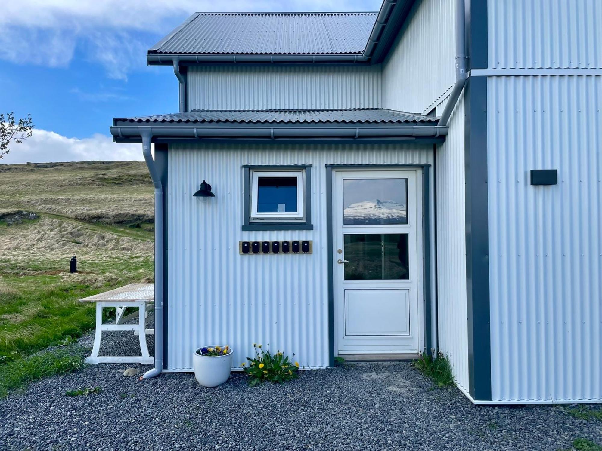 Lindarholl Guesthouse Stori-Bakki エクステリア 写真